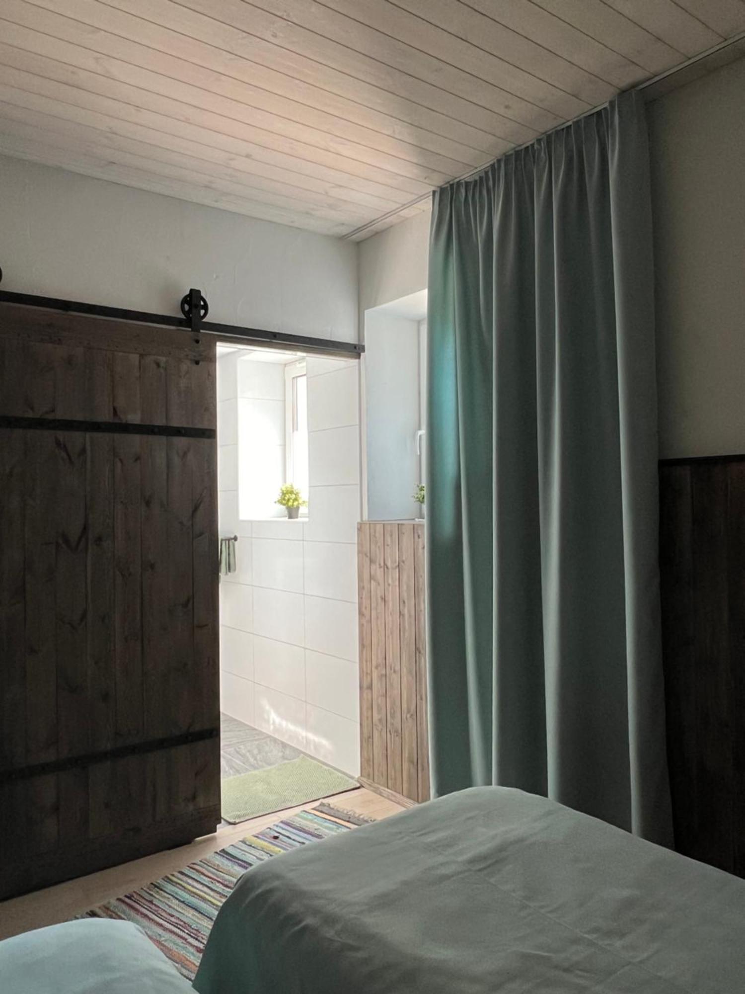 Kihnu Sadama Oeoemaja Guesthouse Lemsi Esterno foto