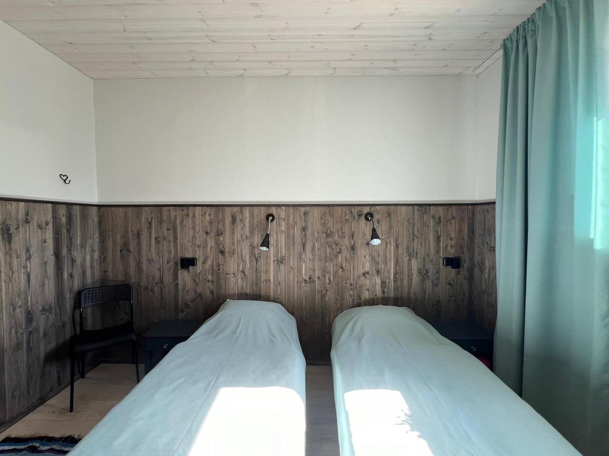 Kihnu Sadama Oeoemaja Guesthouse Lemsi Esterno foto