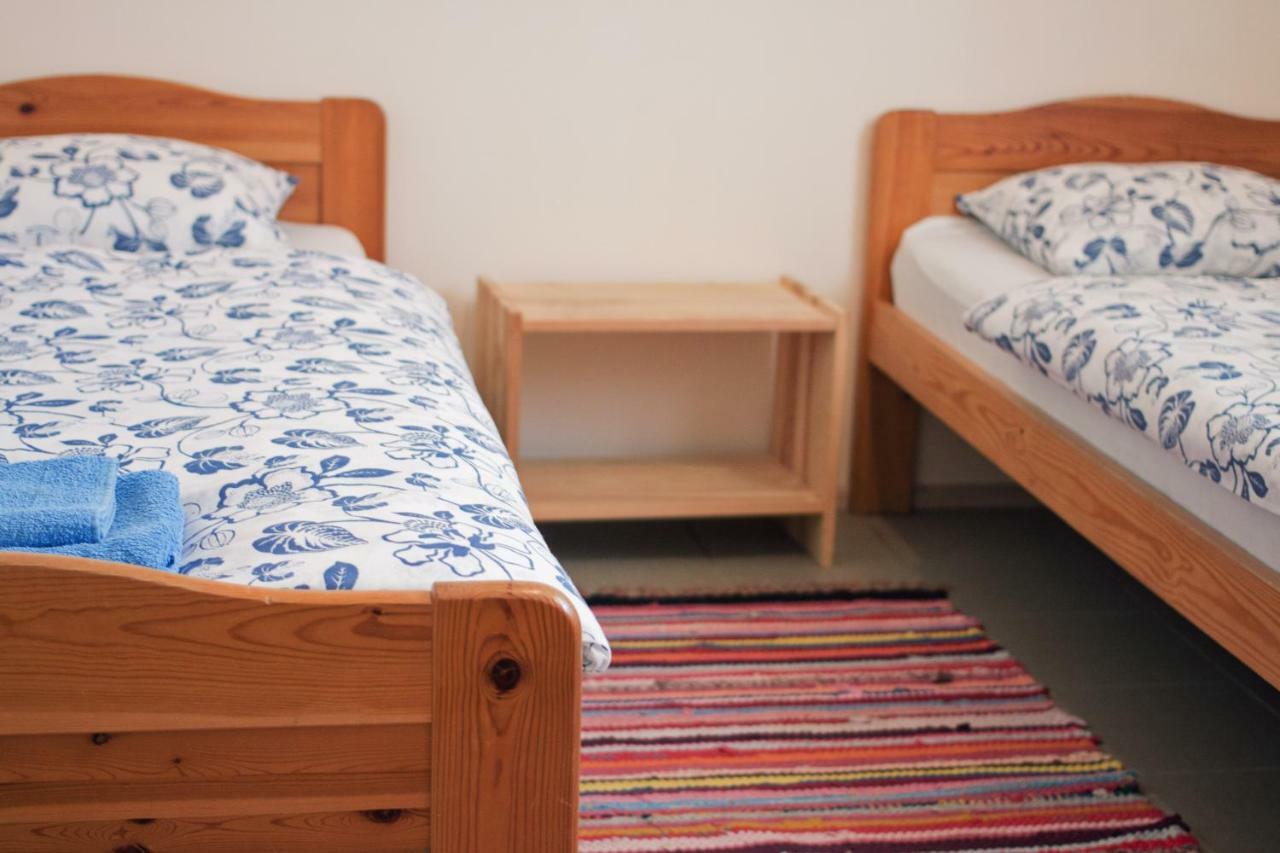 Kihnu Sadama Oeoemaja Guesthouse Lemsi Esterno foto